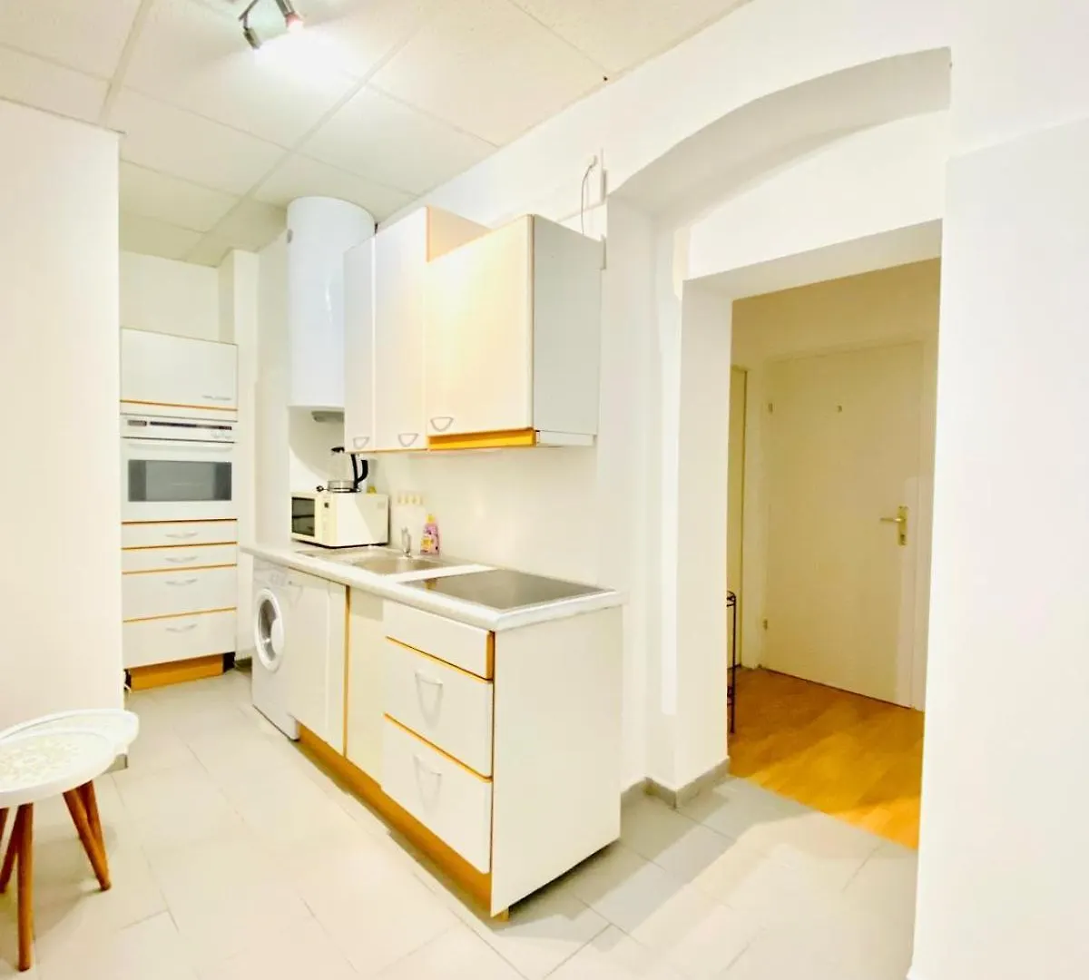 Affordable 3Bedroom Apt In Quiet Neighborhood Vienna 0*,